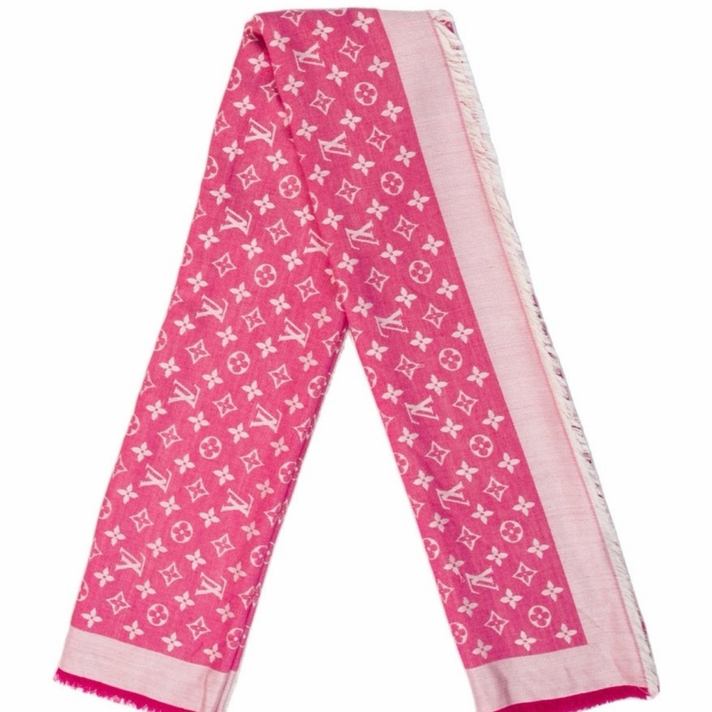Women’s Louis Vuitton
Checkered Print LV
Monogram Shawl
Wrap, scarf